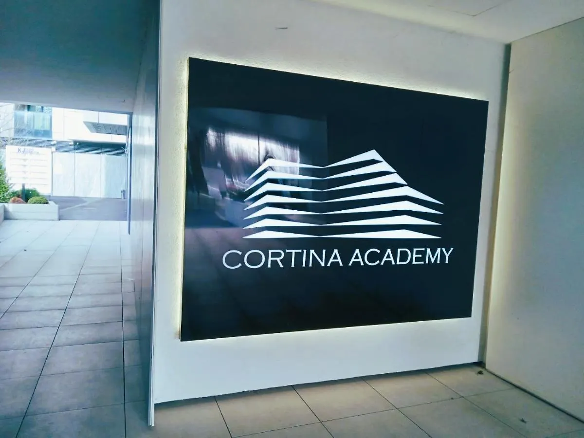 Cortina Academy - Ana'S Apartments 布加勒斯特